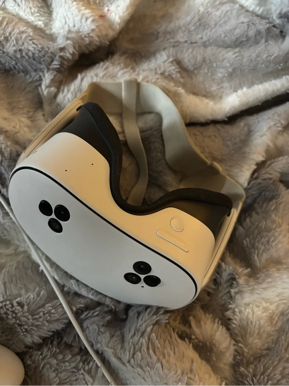Meta Quest 3S White Standalone VR Headset with Black Accents and Controllers